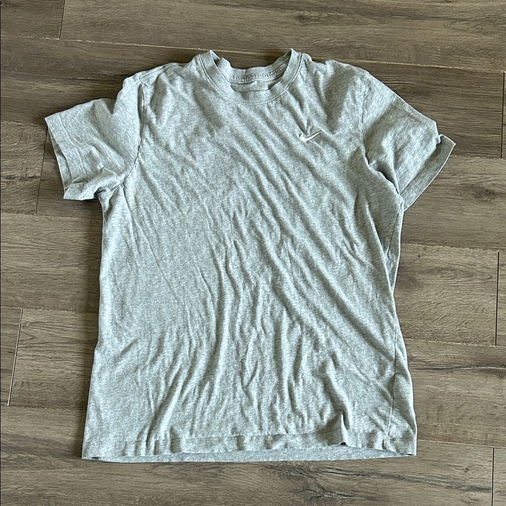 Nike Light Gray Men's Short Sleeve Tee